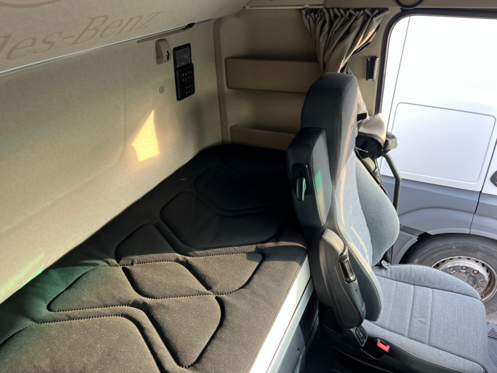 Lůžko a odpočinková část kabiny Mercedes-Benz